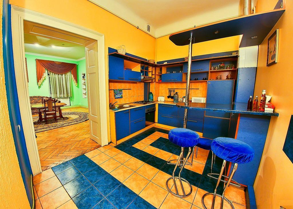 Apartments On Valova 25 Лвив Екстериор снимка