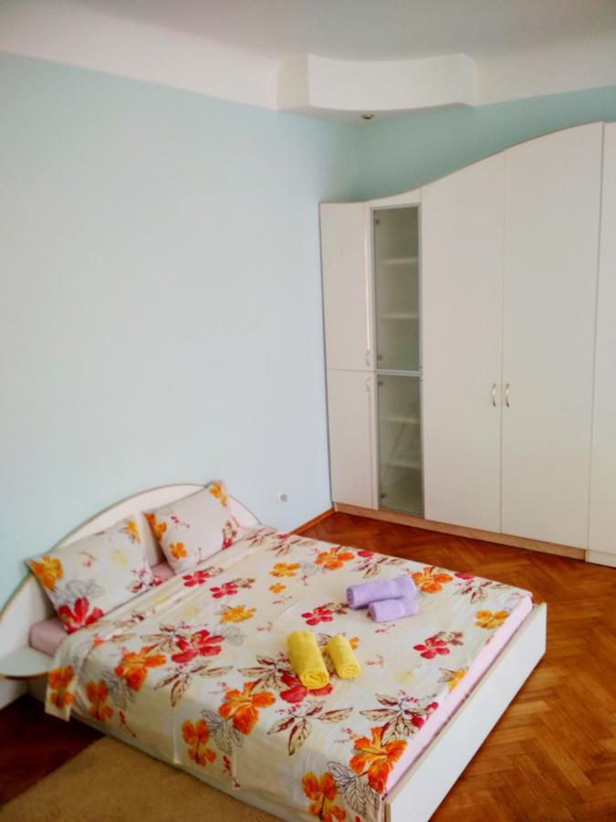Apartments On Valova 25 Лвив Екстериор снимка
