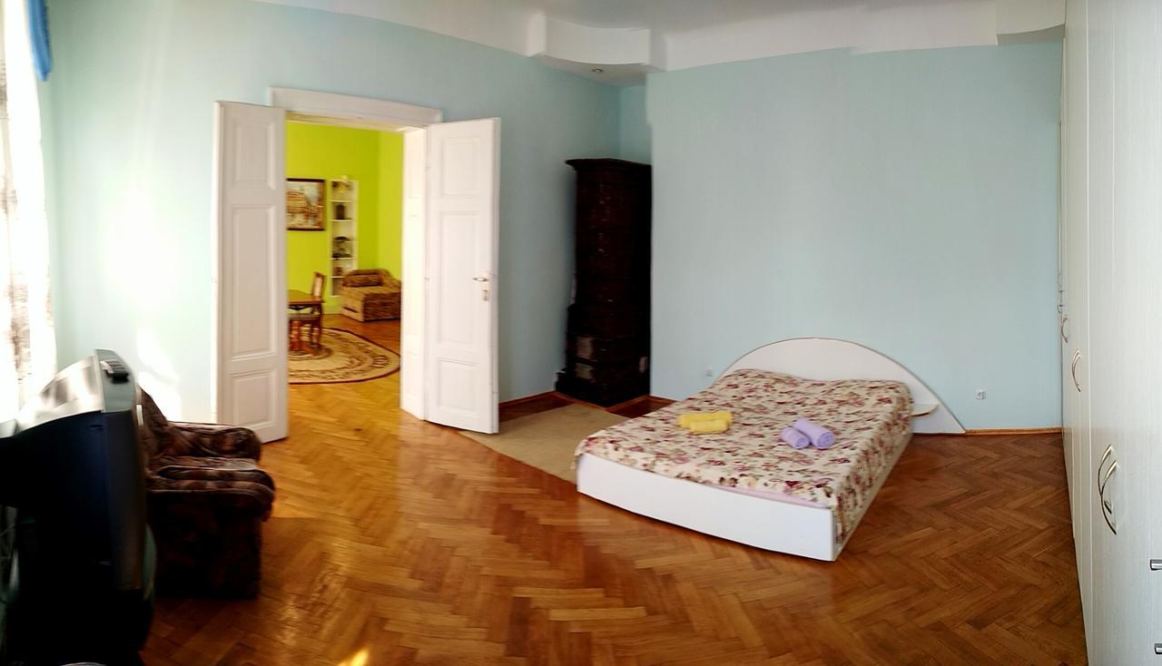 Apartments On Valova 25 Лвив Екстериор снимка