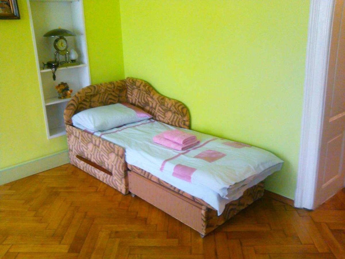 Apartments On Valova 25 Лвив Екстериор снимка