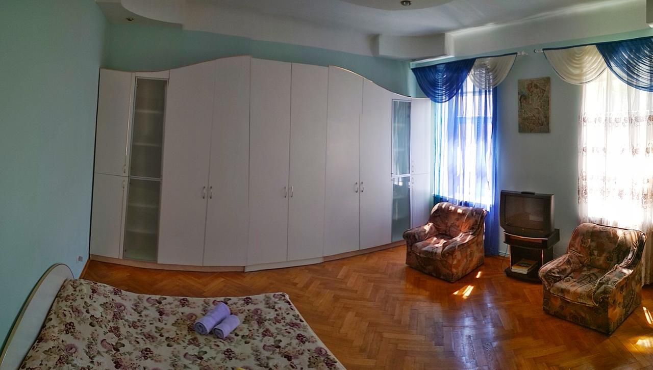 Apartments On Valova 25 Лвив Екстериор снимка